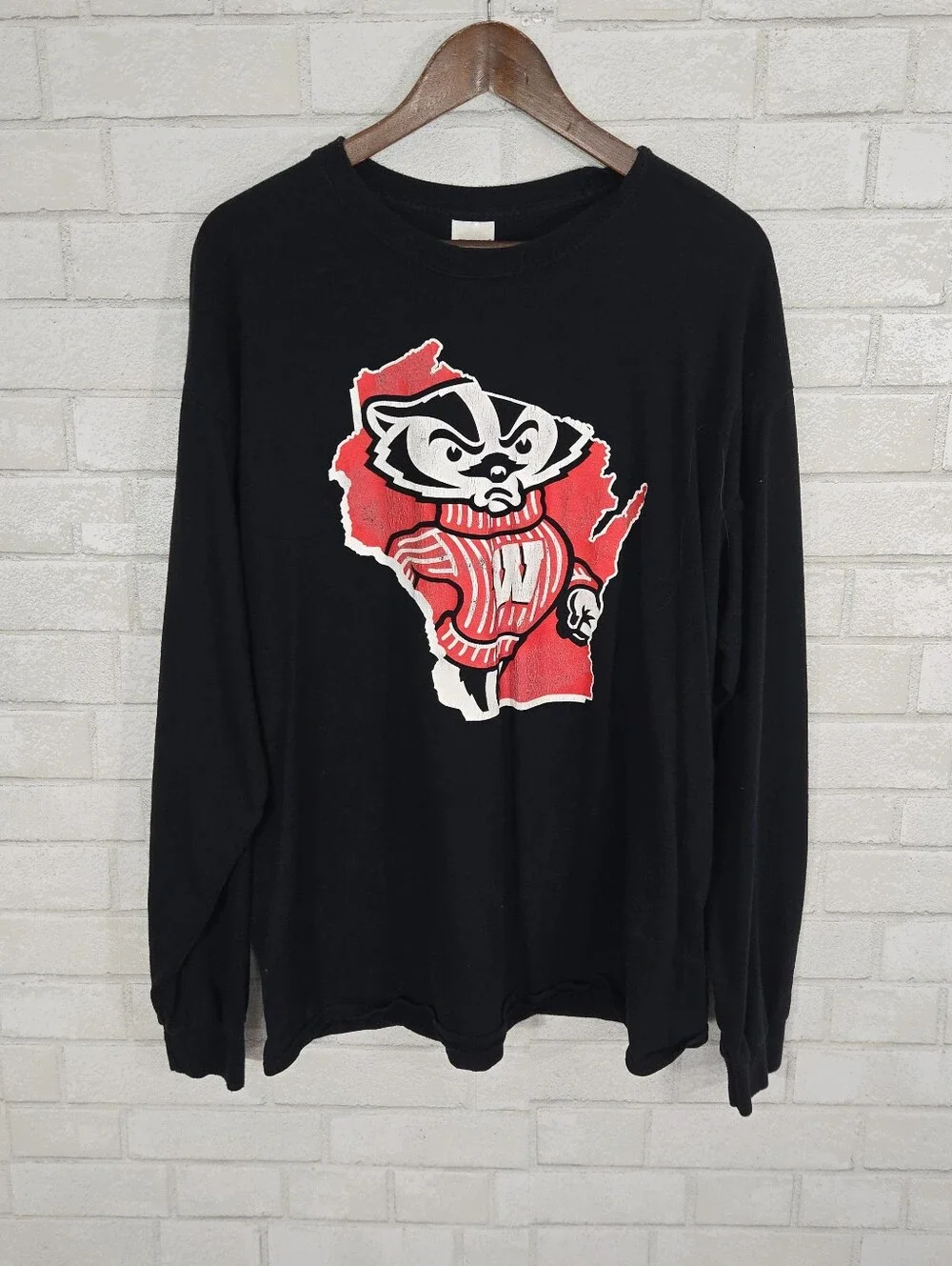 WI Badgers long sleeve graphic tee